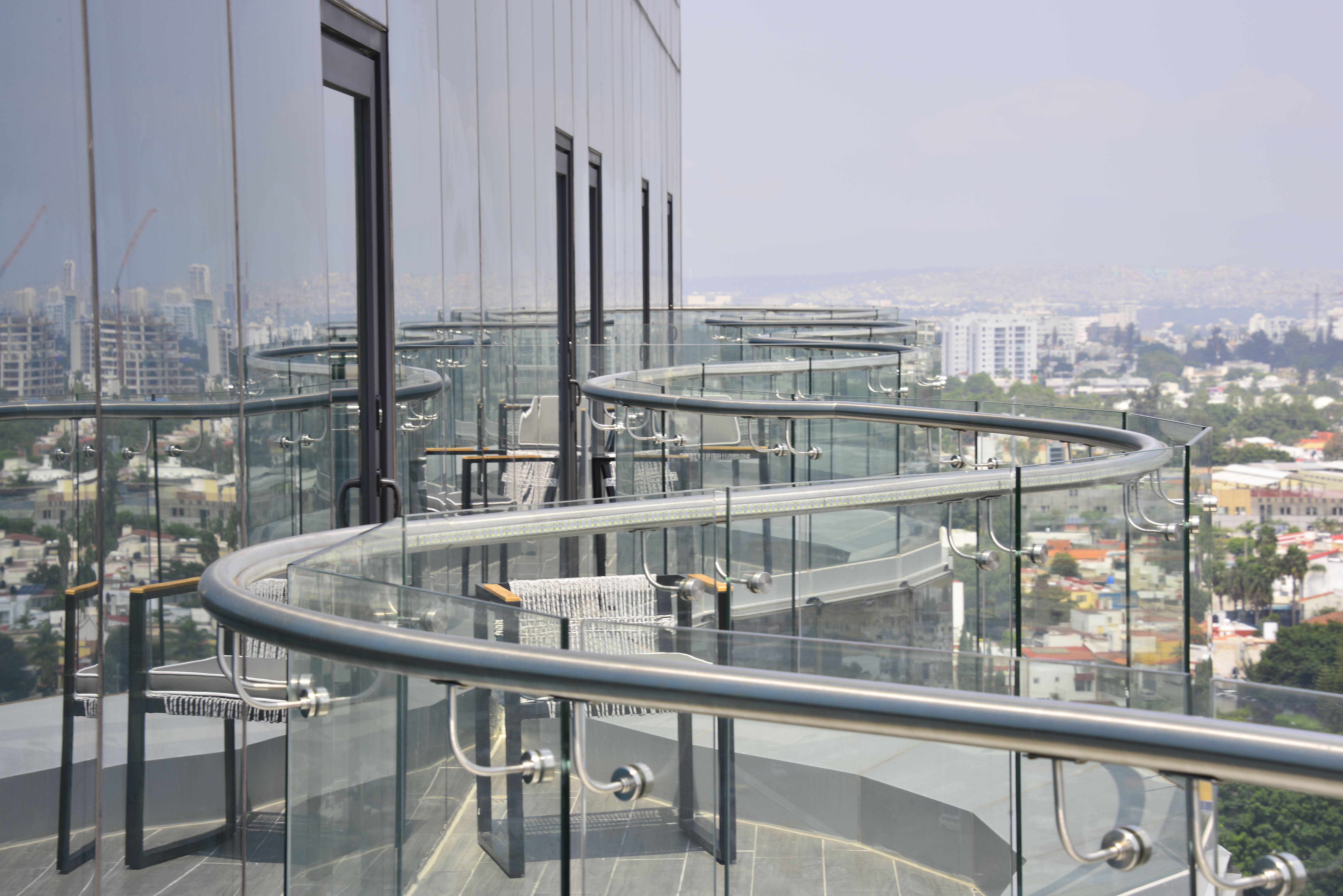 Baruk Guadalajara Hotel De Autor المظهر الخارجي الصورة A glass balustrade
