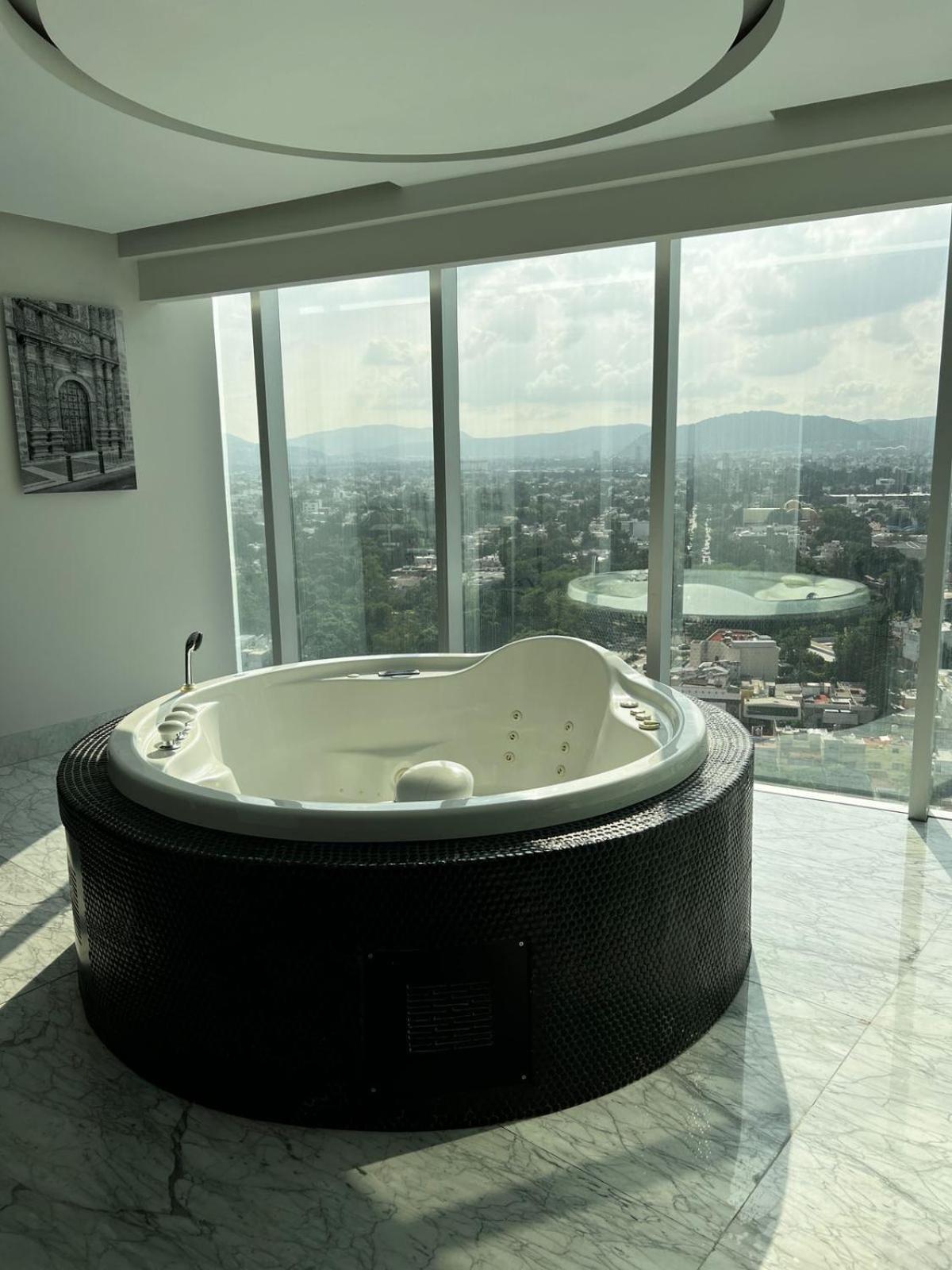 Baruk Guadalajara Hotel De Autor المظهر الخارجي الصورة A whirlpool bathtub