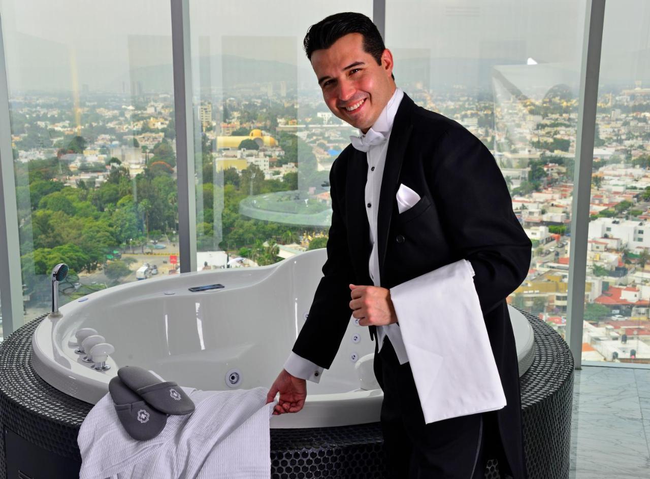 Baruk Guadalajara Hotel De Autor المظهر الخارجي الصورة A butler in a hotel