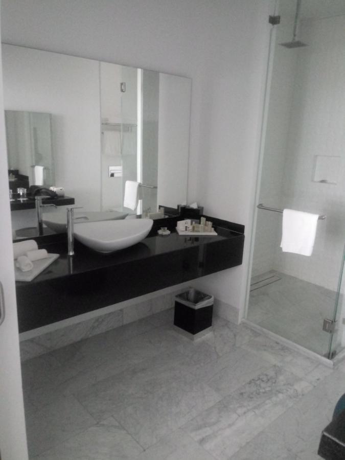 Baruk Guadalajara Hotel De Autor المظهر الخارجي الصورة A bathroom in a hotel