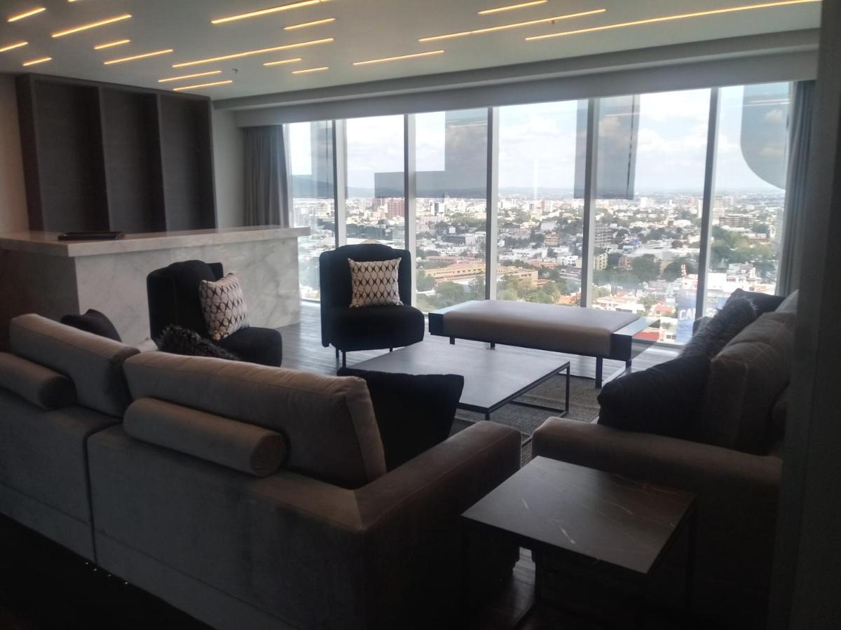 Baruk Guadalajara Hotel De Autor المظهر الخارجي الصورة The living room of a three-bedroom apartment